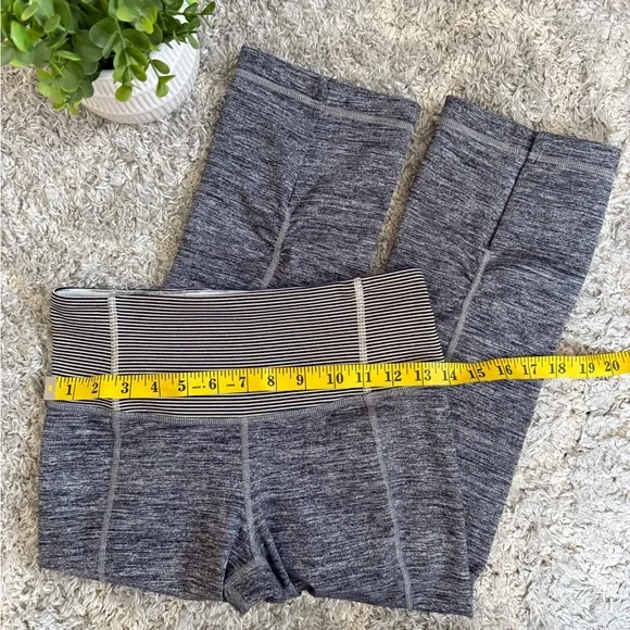 Lululemon Gather and Crow Cropped Leggings 21” - Picture 5 of 13